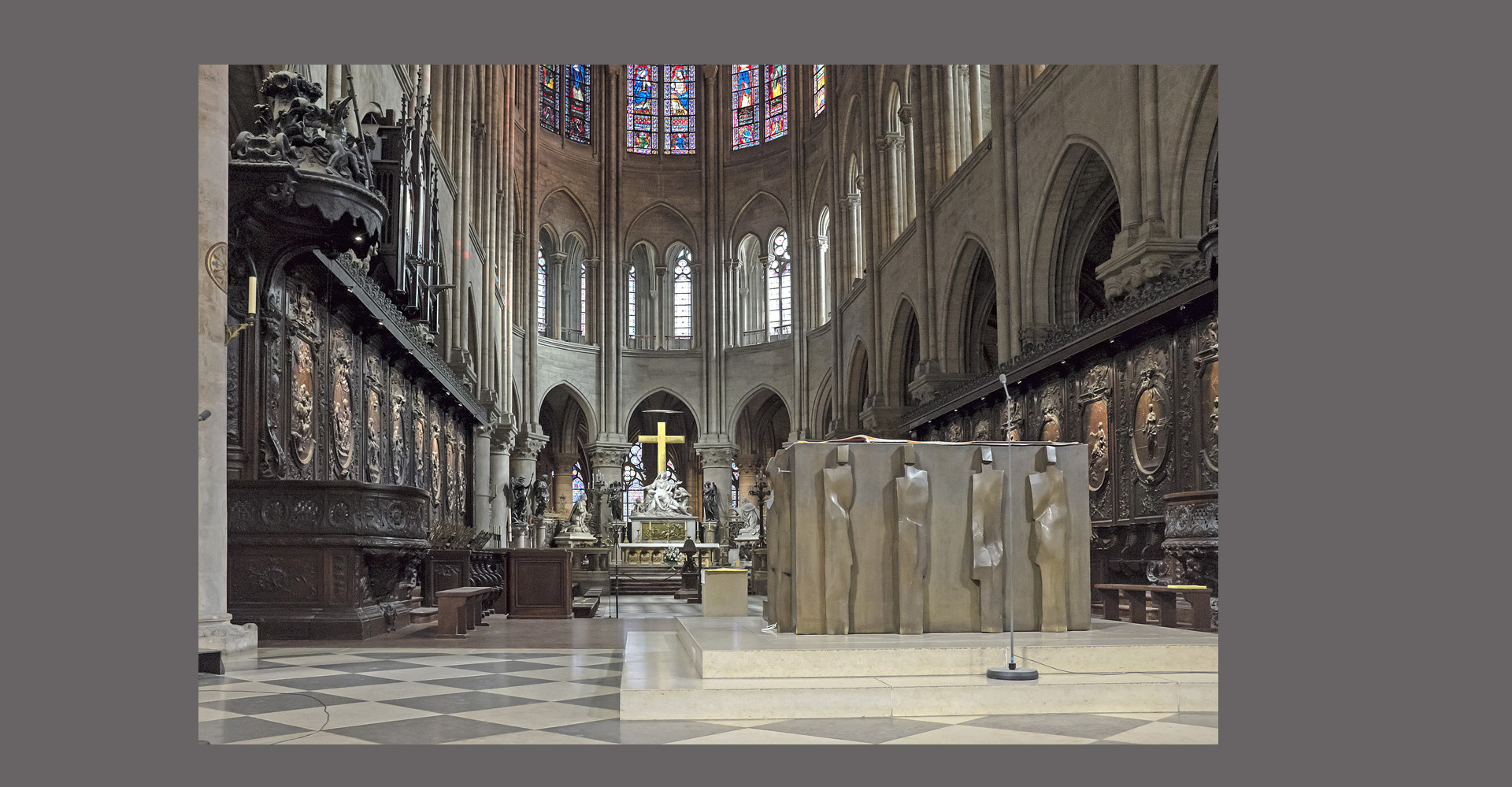 Notre Dame de Paris -Autel réalisé par Jean et Sébastien Touret – Vue d’ensemble