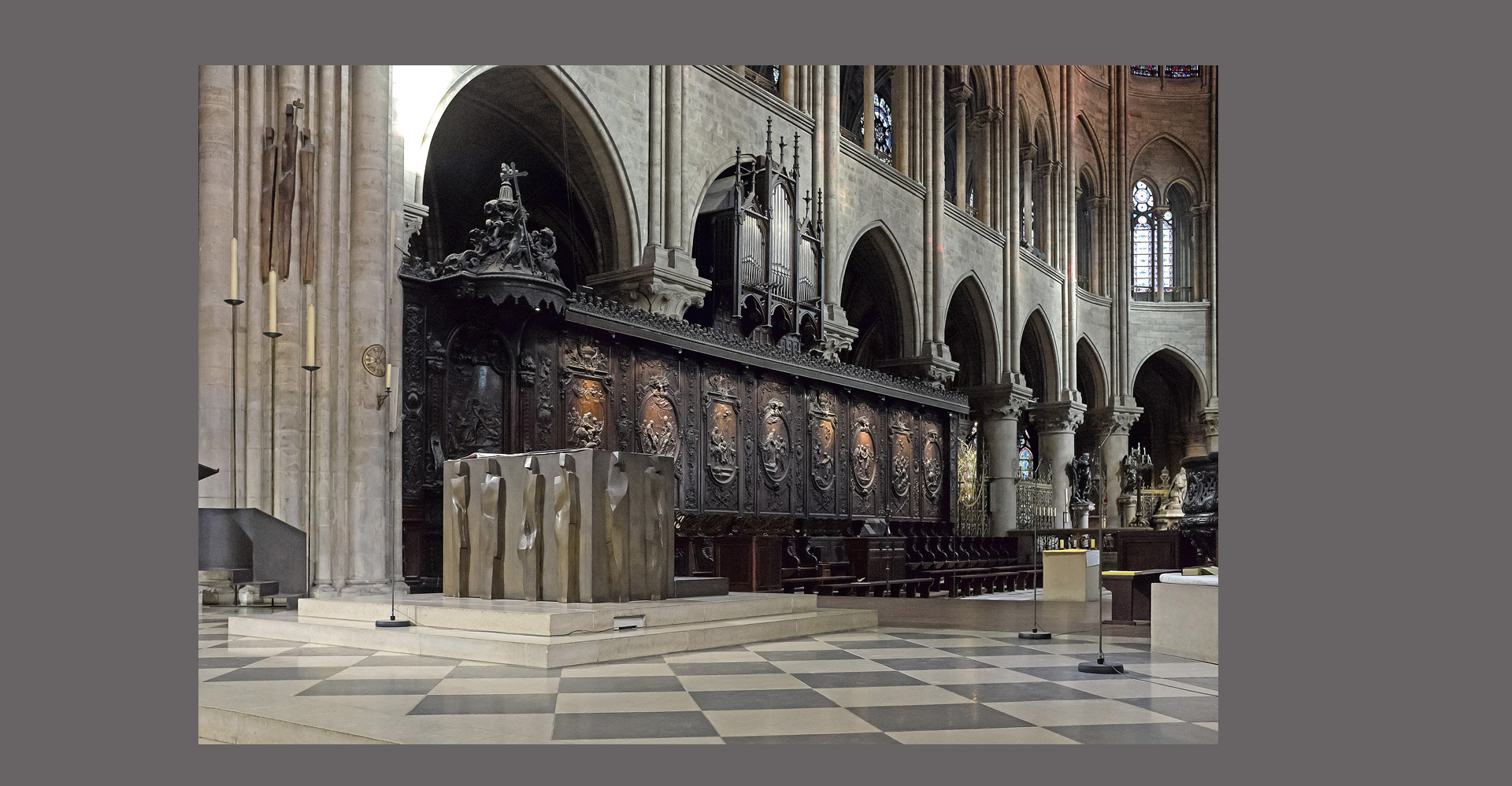 Notre Dame de Paris -Autel réalisé par Jean et Sébastien Touret – Vue d’ensemble