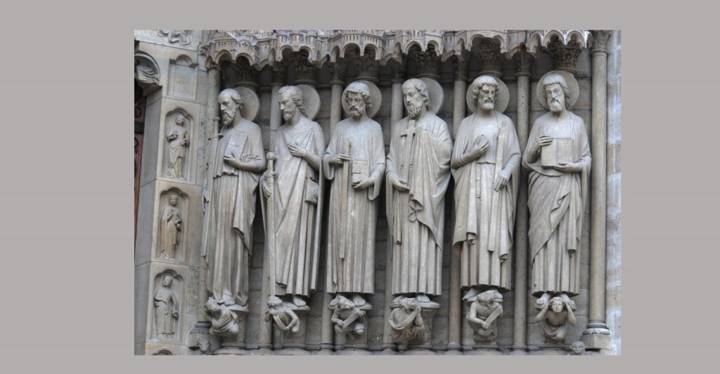 Notre de Dame de Paris- Portail principal – Ebrasement droite - Six Apôtres, dont Matthieu - © Photo François Touret